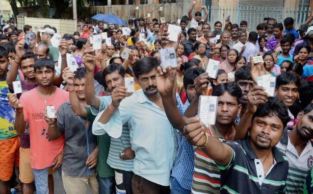 पश्चिम बंगाल में पंचायत चुनाव: वोटिंग के दौरान खून-खराबा, दो को जिंदा जलाया