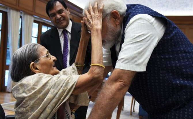 पीएम नरेंद्र मोदी के लिए बुरी खबर, इस करीबी की मौत से सदमे में है पूरा देश