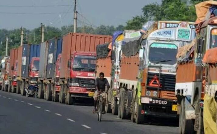 जीएसटी लागू होने के बाद ज्यादा दूरी नाप रहे ट्रक, चुंगी खत्म होने से बढ़ी ट्रकों की रफ्तार