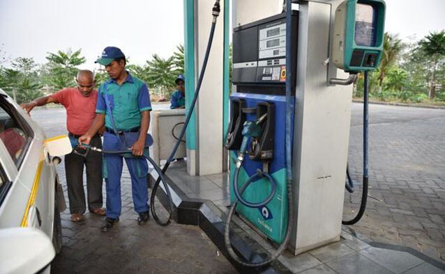 लगातार 10वें दिन पेट्रोल के रेट में गिरावट डीजल हुआ अब सस्ता