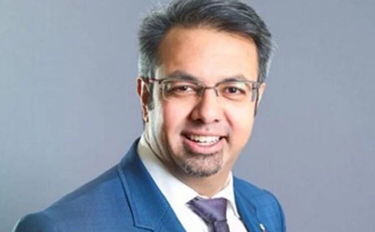 कर्नाटक: बचपन में जिस बच्चे को मां ने ठुकराया, वही बना स्विट्जरलैंड का सासंद