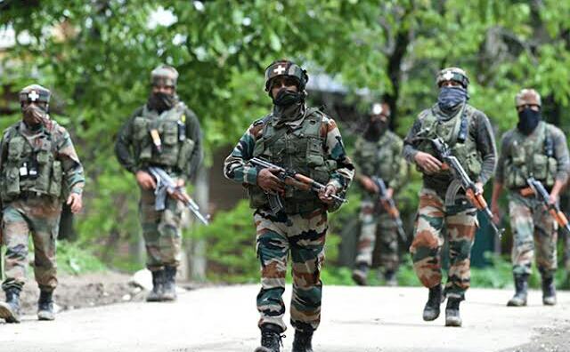 सुरक्षाबलों के ऑपरेशन से बौखलाए नक्सली, बड़ा हमला करने की तैयारी में हिडमा