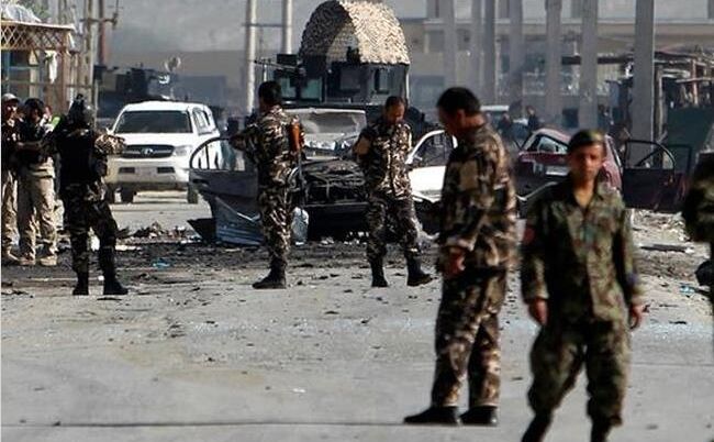 काबुल में रॉकेट हमला, सुरक्षाबलों और आतंकियों में मुठभेड़ जारी काबुल में रॉकेट हमला, सुरक्षाबलों और आतंकियों में मुठभेड़ जारी