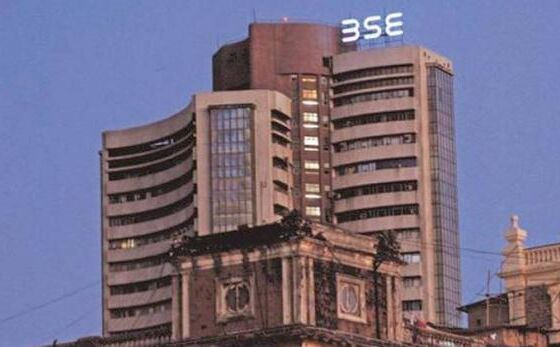 बाजार में गिरावट बढ़ी, सेंसेक्स 332 अंक नीचे आया