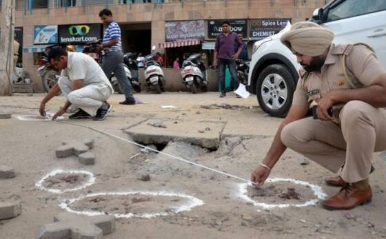 गुड़गांव फायरिंग: गनर ने कबूला- गुस्से में मारी जज के पत्नी-बेटे को गोली गुड़गांव फायरिंग: गनर ने कबूला- गुस्से में मारी जज के पत्नी-बेटे को गोली
