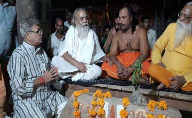 यूपी: आमरण अनशन कर रहे महंत परमहंस दास की हालत बिगड़ी, पीजीआई में भर्ती