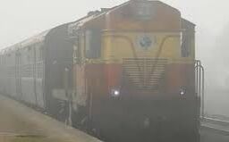 बिहार में कोहरे ने रोकी रेल की रफ्तार, हावड़ा-पटना के बीच ये ट्रेनें रहेंगी रद, जानिए