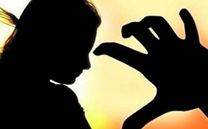 नाबालिग लड़की ने पुलिसकर्मी पर लगाए गंभीर आरोप, कहा जगन्नाथ मंदिर में आरोपी ने मेरे साथ किया ये काम नाबालिग लड़की ने पुलिसकर्मी पर लगाए गंभीर आरोप, कहा जगन्नाथ मंदिर में आरोपी ने मेरे साथ किया ये काम