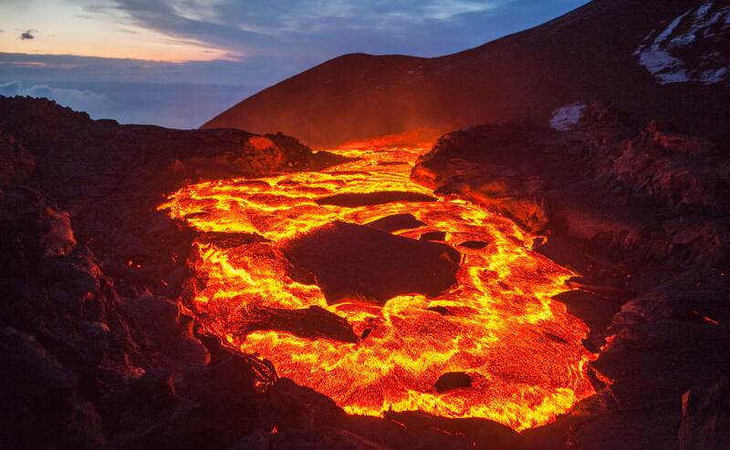 हवाई: ज्वालामुखी के गर्म लावे से 35 घर जलकर ख़ाक