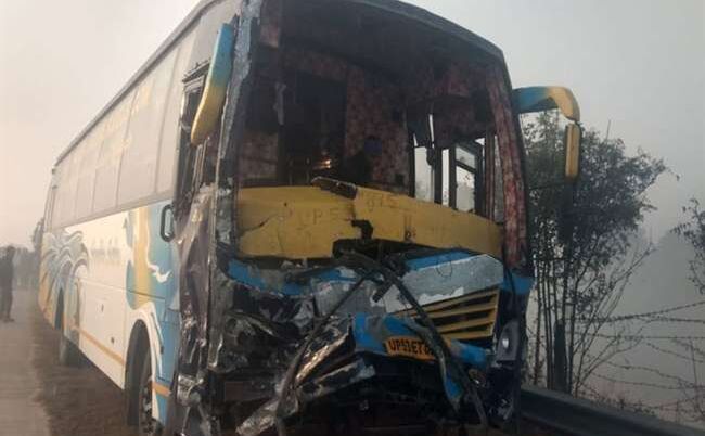 आधा दर्जन वाहनों की टक्कर में एक की मौत तथा एक दर्जन घायल