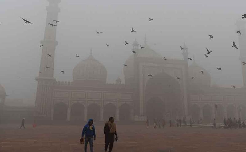 दिल्ली में वायु प्रदूषण बरकरार, स्थिति सुधारने को 12 नवंबर तक लगाई गईं ये पाबंदियां दिल्ली में वायु प्रदूषण बरकरार, स्थिति सुधारने को 12 नवंबर तक लगाई गईं ये पाबंदियां