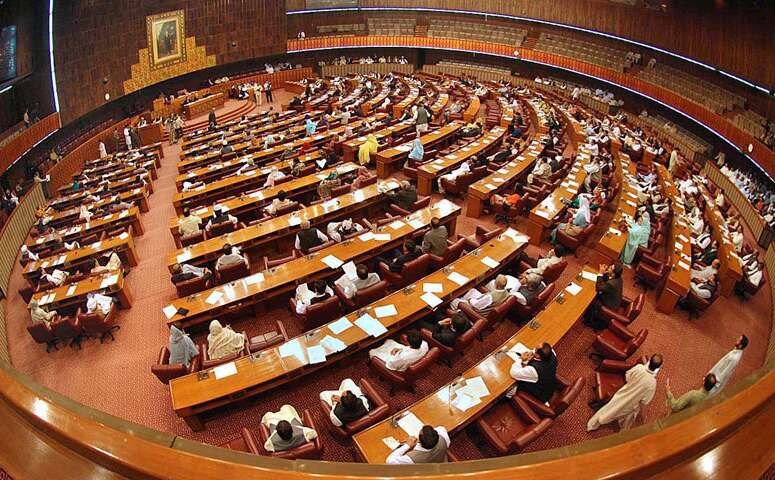 पाक में सात दशकों में दूसरी बार चुनी गई सरकार ने कार्यकाल पूरा किया