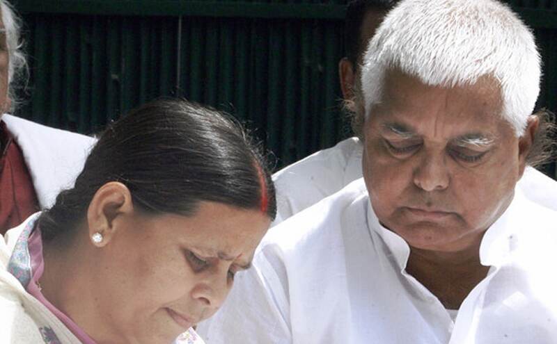 खुली लालू के रेलवे मैनेजमेंट की पोल, CBI पहुंची राबड़ी देवी के दरवाजे