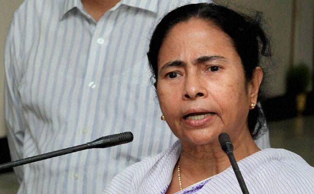 ममता सरकार और राज्यपाल फिर आमने-सामने, योग दिवस मनाने को लेकर राजभवन की चिट्ठी पर रार