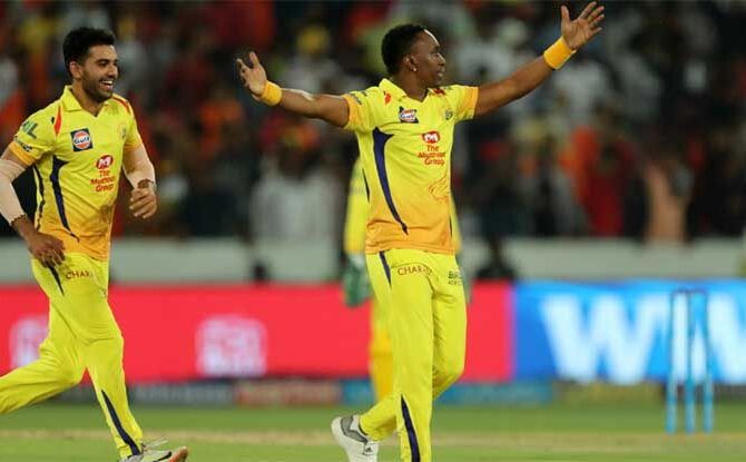 VIDEO: फाइनल ओवर में ब्रावो ने लगाई राशिद पर लगाम, भयंकर रोमांच के बीच हैदराबाद का हुआ काम तमाम