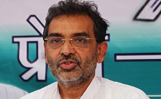 सासाराम: संसदीय क्षेत्र के दौरे पर निकले उपेंद्र कुशवाहा को लोगों ने दिखाए काले झंडे सासाराम: संसदीय क्षेत्र के दौरे पर निकले उपेंद्र कुशवाहा को लोगों ने दिखाए काले झंडे