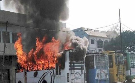 INSIDE STORY: क्यों और कैसे हिंसा की आग में सुलगा यूपी का कासगंज