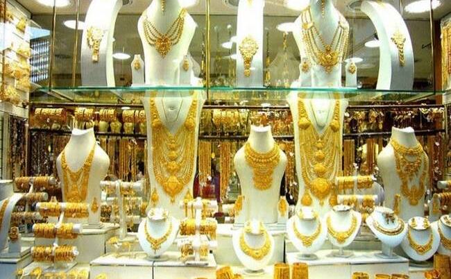 सोने में 400 और चांदी में 850 रुपये की गिरावट सोने में 400 और चांदी में 850 रुपये की गिरावट