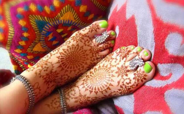 शादी में बिछिया पहनने और मेंहदी लगाने की ये है वजह