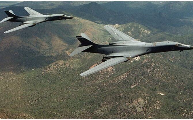 अमेरिका ने बमवर्षक विमान बी-52 से अफगानिस्तान में बरसाए रिकॉर्ड बम