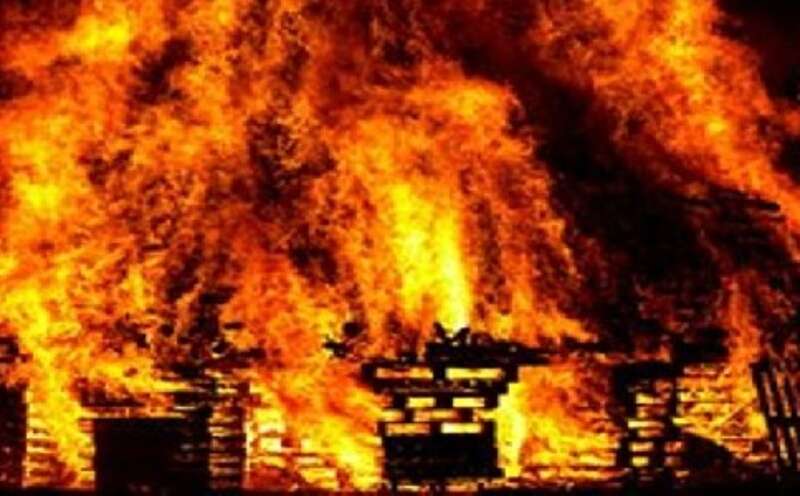 विदेशी महिला समेत दो को अग्निशमन दल ने बचाया: नैनीताल जंगल की आग विदेशी महिला समेत दो को अग्निशमन दल ने बचाया: नैनीताल जंगल की आग