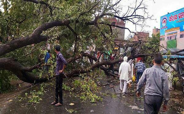 बिहार में मौसम का कहर: वज्रपात ने ले ली 11 लोगों की जान,13 घायल