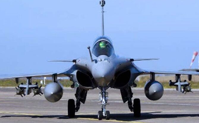 राफेल सौदे में राहुल के आरोपों के जवाब में सरकार ने कहा- नहीं हुआ घोटाला, ब्‍यौरा नहीं दे सकते