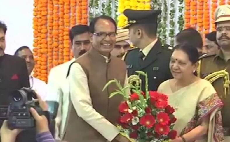 आनंदीबेन पटेल बनीं मध्यप्रदेश की दूसरी महिला राज्यपाल, चीफ जस्टिस ने दिलाई शपथ