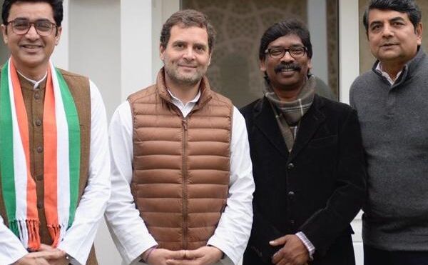 झारखंड में महागठबंधन बिखरता हुआ नजर आ रहा झारखंड में महागठबंधन बिखरता हुआ नजर आ रहा