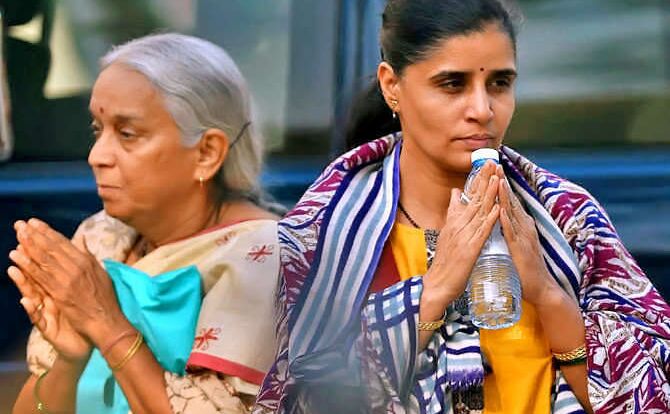 पाकिस्तान में हुए बुरे बर्ताव से तनाव में हैं जाधव की मां और पत्नी