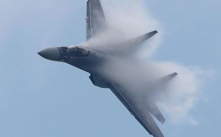 चीन ने फिर दिखाई अमेरिका को आंख, दक्षिण चीन सागर में तैनात किए एसयू-35 लड़ाकू विमान