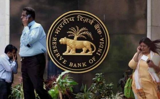 फिर बढ़ेगी EMI, RBI बढ़ा सकता है ब्याज दरें! फिर बढ़ेगी EMI, RBI बढ़ा सकता है ब्याज दरें!
