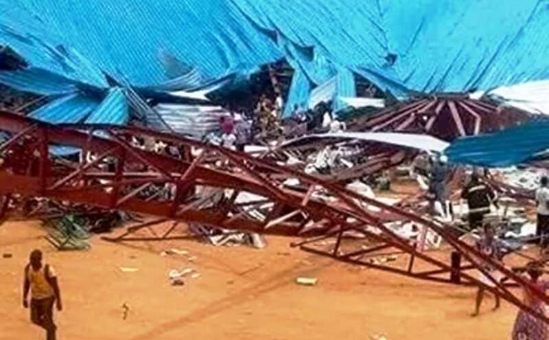चर्च की छत ढहने से 60 लोगों की मौत चर्च की छत ढहने से 60 लोगों की मौत
