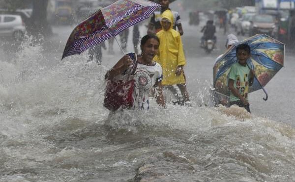 21 राज्यों पर भारी बारिश का कहर, NDRF के 4500 जवान तैनात