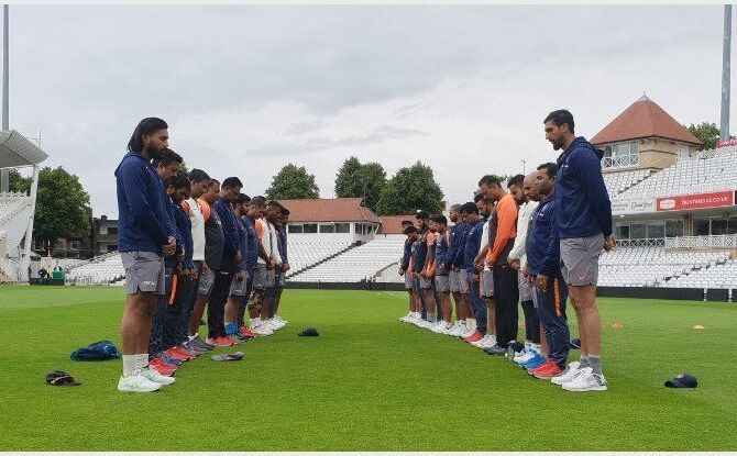 इंग्लैंड में टीम इंडिया ने पूर्व कप्तान अजीत वाडेकर को दी श्रद्धांजलि, रखा 2 मिनट का मौन इंग्लैंड में टीम इंडिया ने पूर्व कप्तान अजीत वाडेकर को दी श्रद्धांजलि, रखा 2 मिनट का मौन