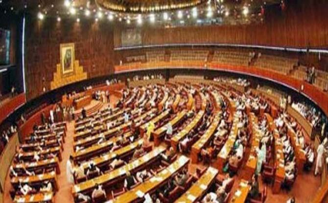 पाकिस्तान की संसद का सत्र सोमवार से, 14 अगस्त को इमरान खान ले सकते हैं पीएम की शपथ