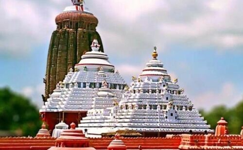 इस मंदिर के गुम्ब‍द के आसपास कभी नहीं उड़ता कोई पक्षी, जानिए और इस ऐसे कई राज