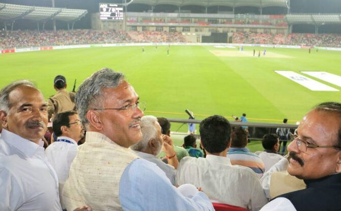 देहरादून में हुआ पहला अंतरराष्ट्रीय T-20 क्रिकेट मैच, मैच देखने पहुंचे सीएम