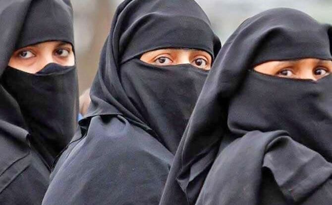 लोकसभा में आज पेश होगा तीन तलाक विधेयक, सरकार और विपक्ष आमने-सामने