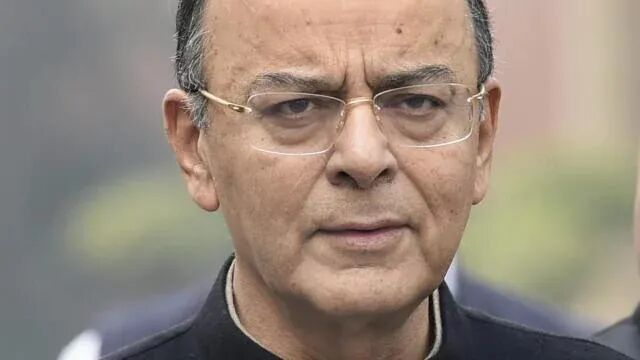 सरकार ने दिया झटका, छोटी बचत योजनाओं पर घटाई ब्याज दर