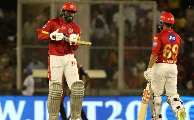 क्रिस गेल के तूफानी शतक ने तोड़े कई वर्ल्ड रिकॉर्ड, कोहली भी रह गए पीछे