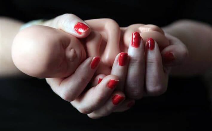 पति का शक दूर करने के लिए गर्भपात करा भ्रूण लेकर पुलिस थाने पहुंची