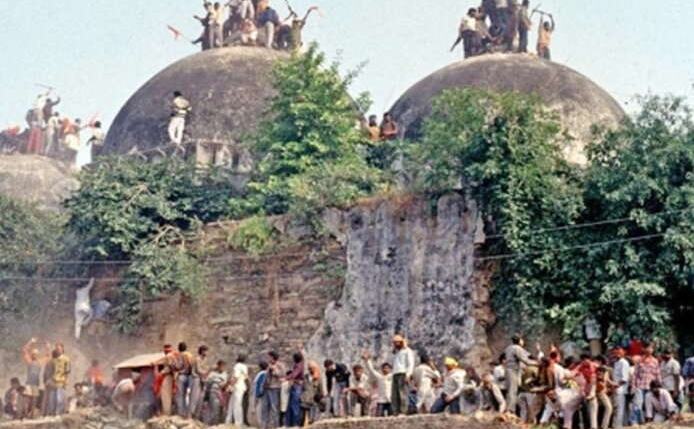 बाबरी विध्वंस मामला: CBI जज की याचिका पर सुप्रीम कोर्ट ने यूपी सरकार को भेजा नोटिस बाबरी विध्वंस मामला: CBI जज की याचिका पर सुप्रीम कोर्ट ने यूपी सरकार को भेजा नोटिस
