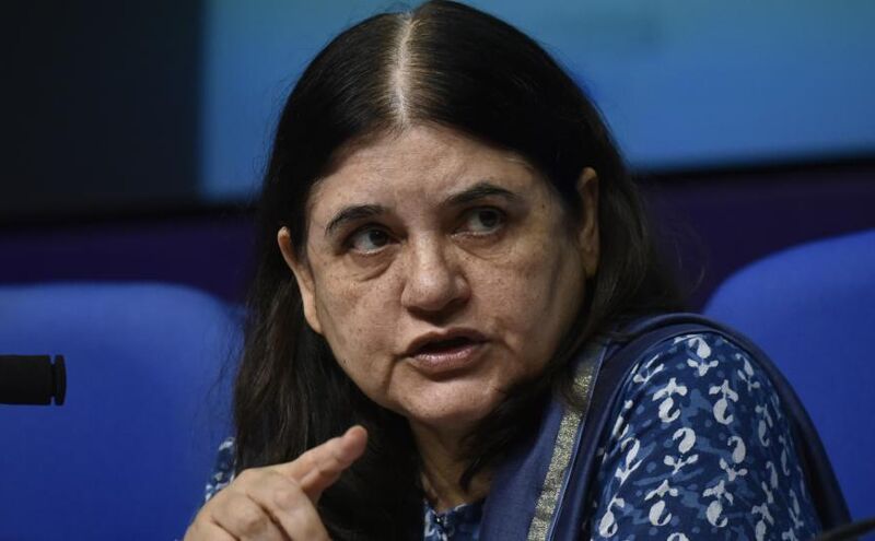 जनता दरबार में भड़कीं केन्द्रीय मंत्री मेनका गांधी, सरेआम अधिकारी को दी गाली