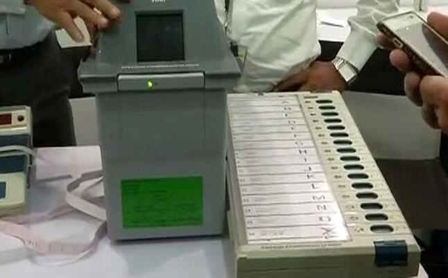 चुनाव आयोग ने बताया वीवीपैट में गड़बड़ी का कारण