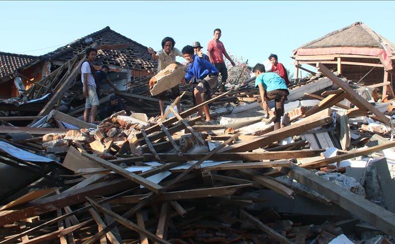 इंडोनेशिया में भूकंप से मरने वालों की संख्या 555 पहुंची