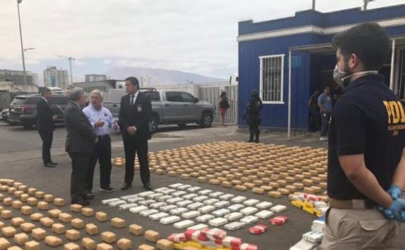 चिली में पुलिस ने जब्त की 2 करोड़ डॉलर की कोकीन, 23 एसयूवी भी जब्त