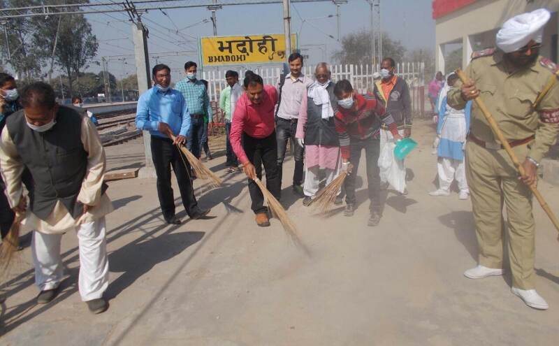 स्वच्छता अभियान के साथ याद किए गए निरंकारी बाबा हरदेव सिंह