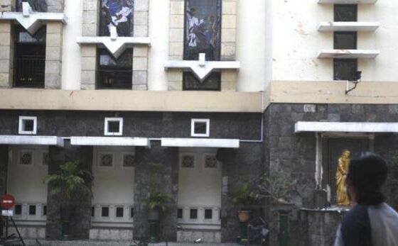 इंडोनेशिया: तीन चर्च में आत्मघाती हमले, अब तक 6 लोगों की मौत