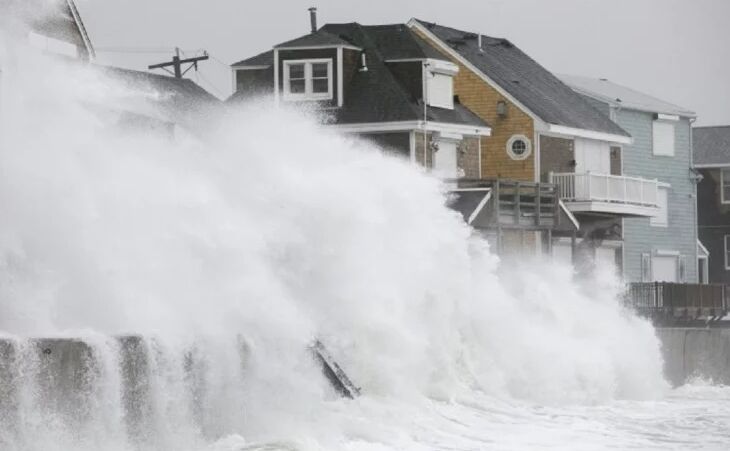 अमेरिका में बाढ़, बर्फबारी और बारिश का कहर जारी, पांच की हुई मौत